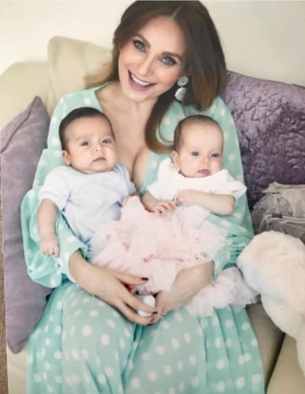 La actriz de Sortilegio y Fuego En La Sangre estuvo 
<b>alejada de la actuación por 5 años</b>. Una de las razones de su 
<b><a href="https://www.univision.com/famosos/madres-primero-actrices-que-dejaron-o-pusieron-pausa-a-su-carrera-en-las-telenovelas-por-su-familia-fotos">retiro temporal</a></b> fue dedicarse a los dos hijos que tuvo con Jorge Salinas.