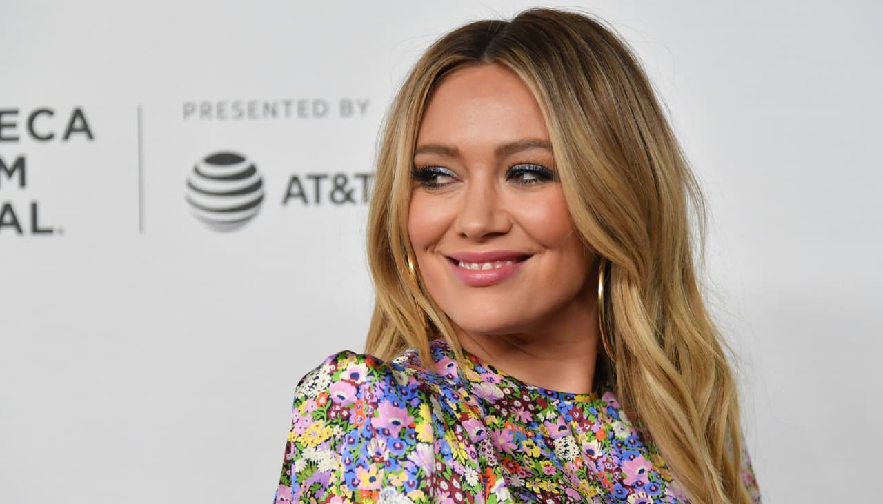 Hilary Duff se convirtió en la heroína de su bebé y otras famosas aplaudieron cómo lo defendió