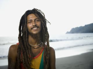 Este es el poderoso y espiritual significado de las rastas que no ...
