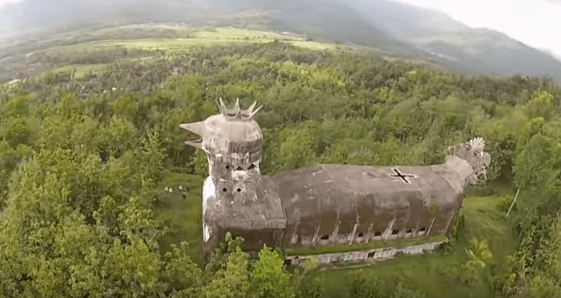 Esta iglesia de Indonesia luce igual a una gallina y tienes que conocerla