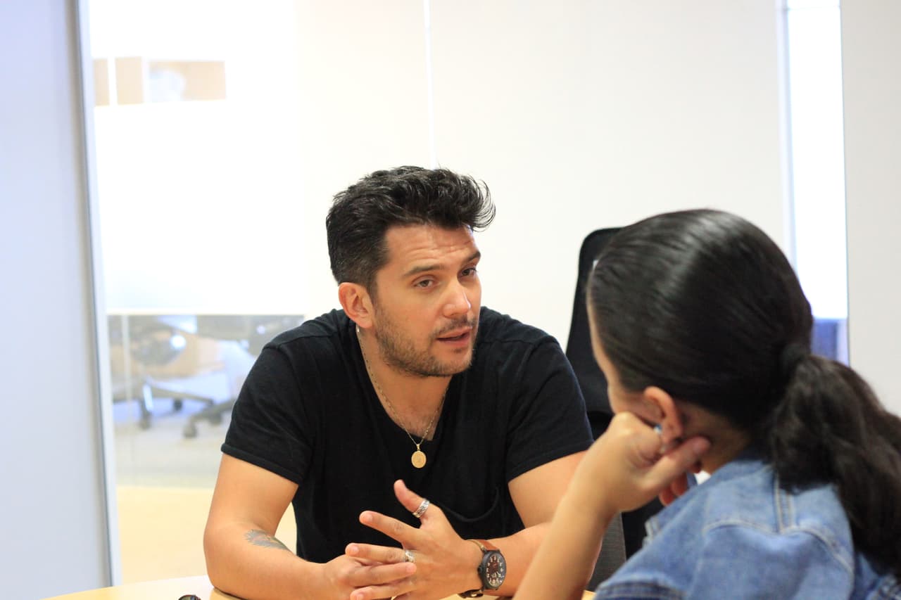 El cantautor Gustavo Galindo nos habla de su regreso a la música y del sencillo Nada que perder 