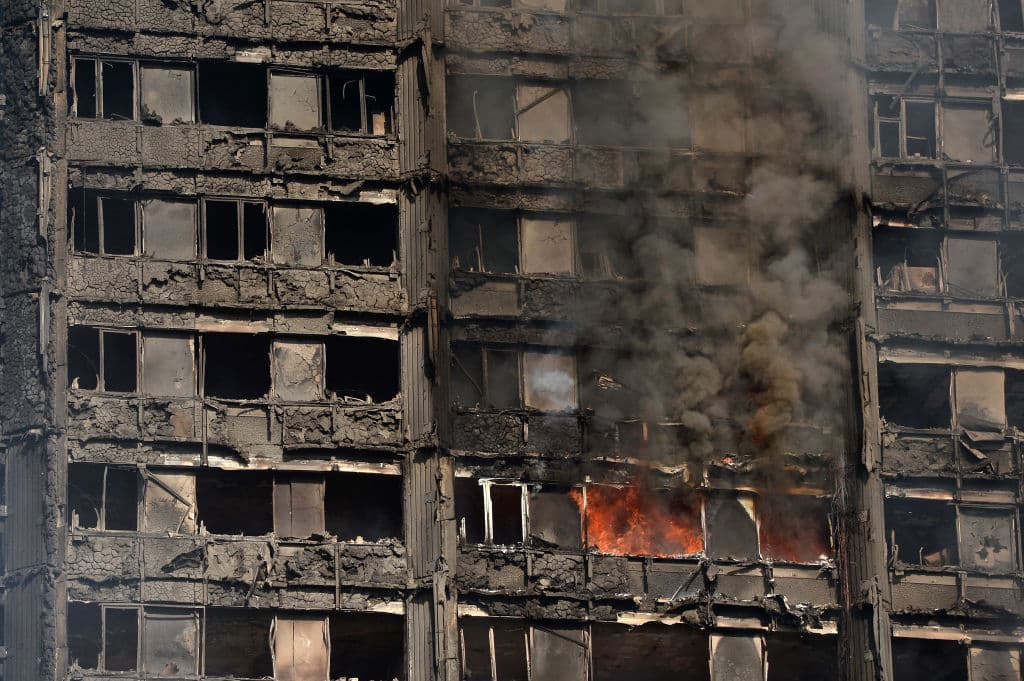 Fotogalería: así fue el incendio del edificio en Londres