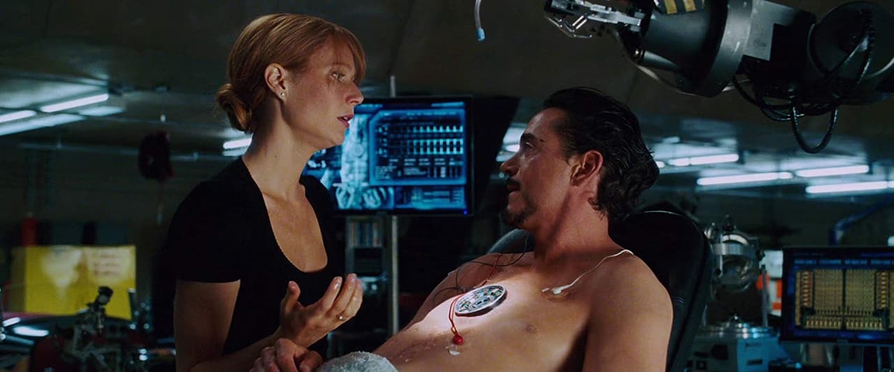 <b>Iron Man y Pepper Pots</b>
<br>El primer romance del MCU no pudo tener un final más trágico. A pesar de todo pronóstico, el millonario, playboy y filántropo Tony Starks terminó enamorándose de su asistente, Pepper Potts, con quien después de muchos altibajos terminó casándose y teniendo una hija. Pero tuvo que llegar Thanos a interrumpir tanta felicidad, pues Tony se sacrificó para salvar al mundo.
<br>