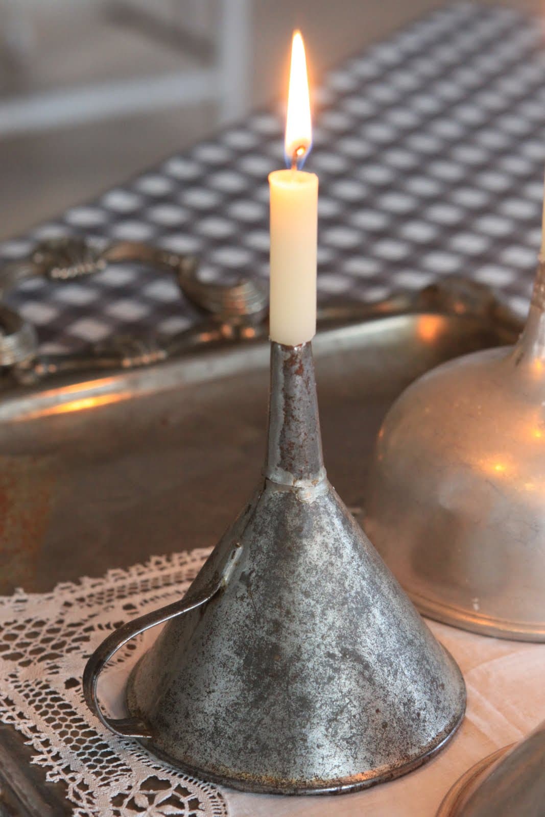 7 objetos viejos que se transformaron en los portavelas más bonitos