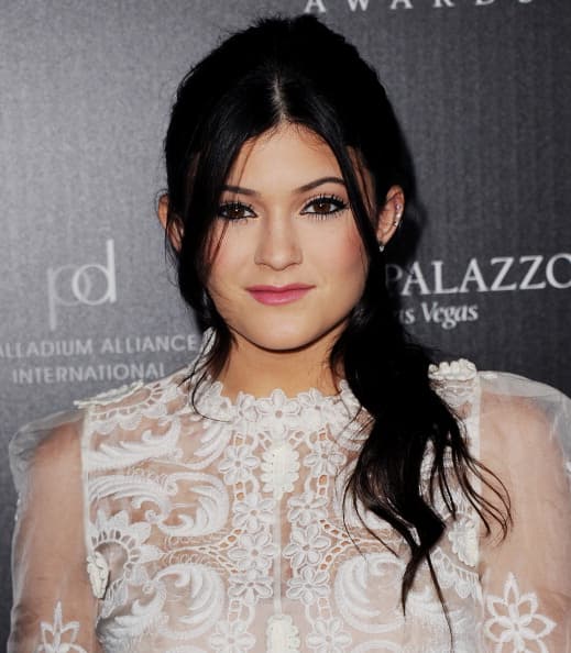 6 facts that women with thin lips go through