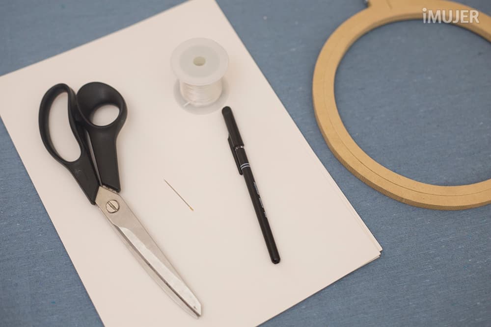 Móvil de nubes en papel