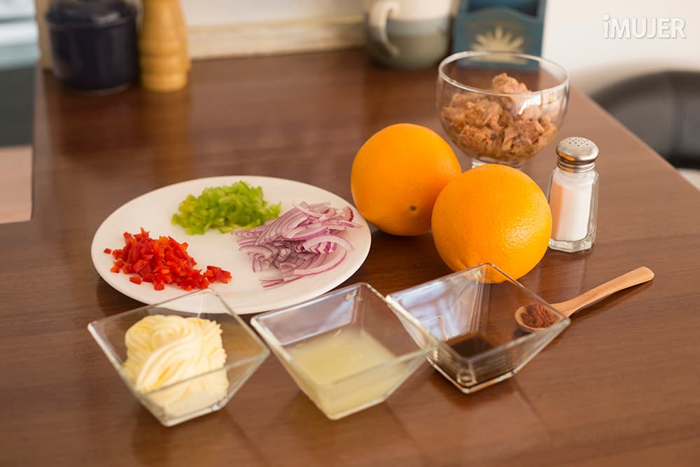 Riquísima ensalada cítrica de atún para disfrutar del verano