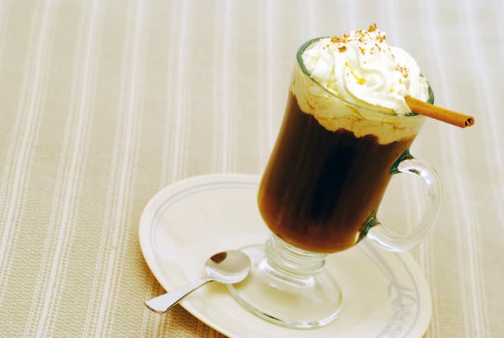 Prepárate para Pascuas: eggnog de chocolate negro y canela