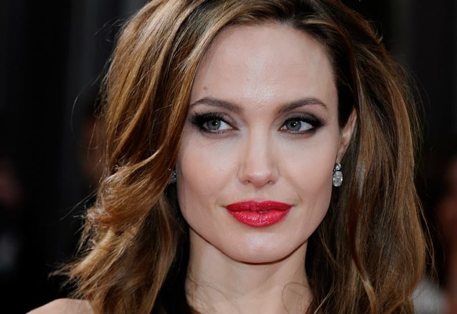 Luce unos labios como los de Angelina Jolie con estos 3 sencillos trucos