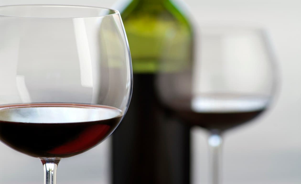  8 personalidades de Hollywood que le dijeron adiós al alcohol: sus razones te sorprenderán