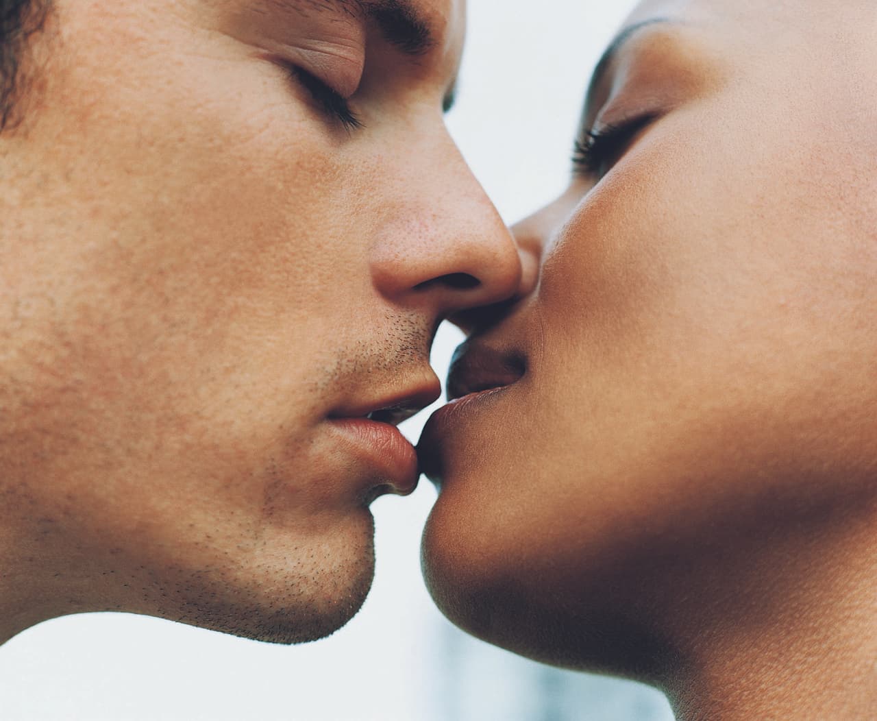 ¿Cómo saber si eres buena besando?