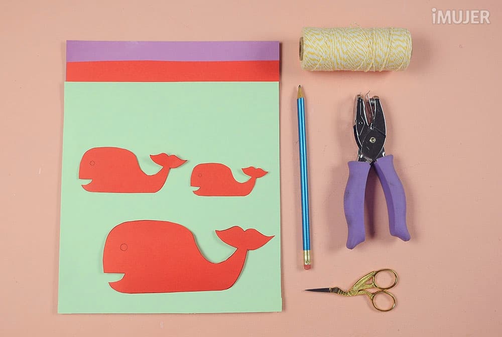 Cómo crear un divertido adorno colgante de ballenas