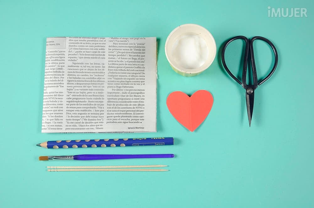 Toppers de periódico reciclado para tus cupcakes