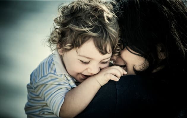 Simples formas de demostrarle amor a tus hijos que seguramente olvidas