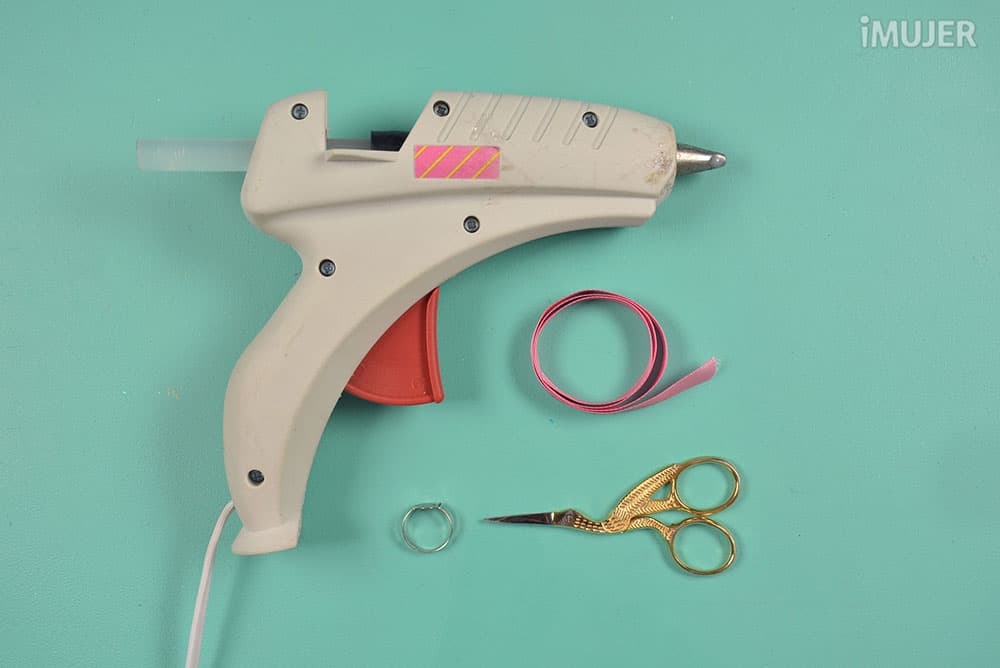 Cómo hacer un delicado anillo con moña