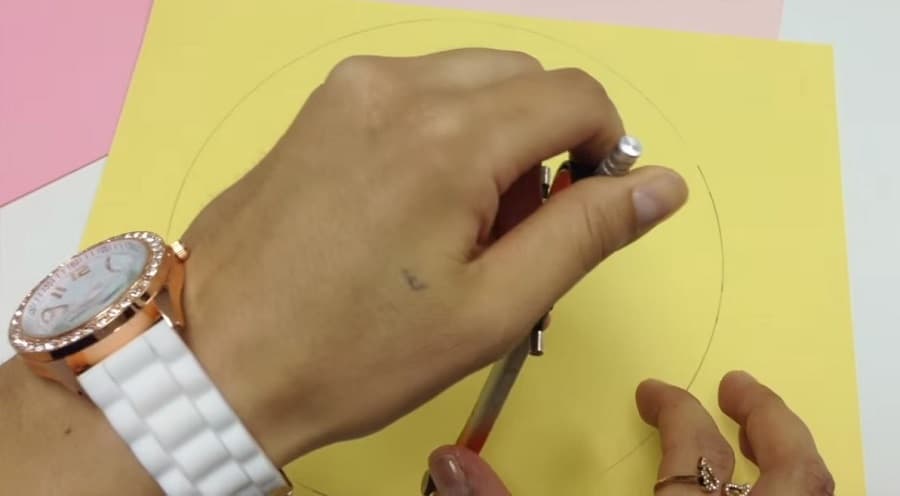 Esta original alcancía en forma de DONA te hará querer ahorrar todo tu dinero