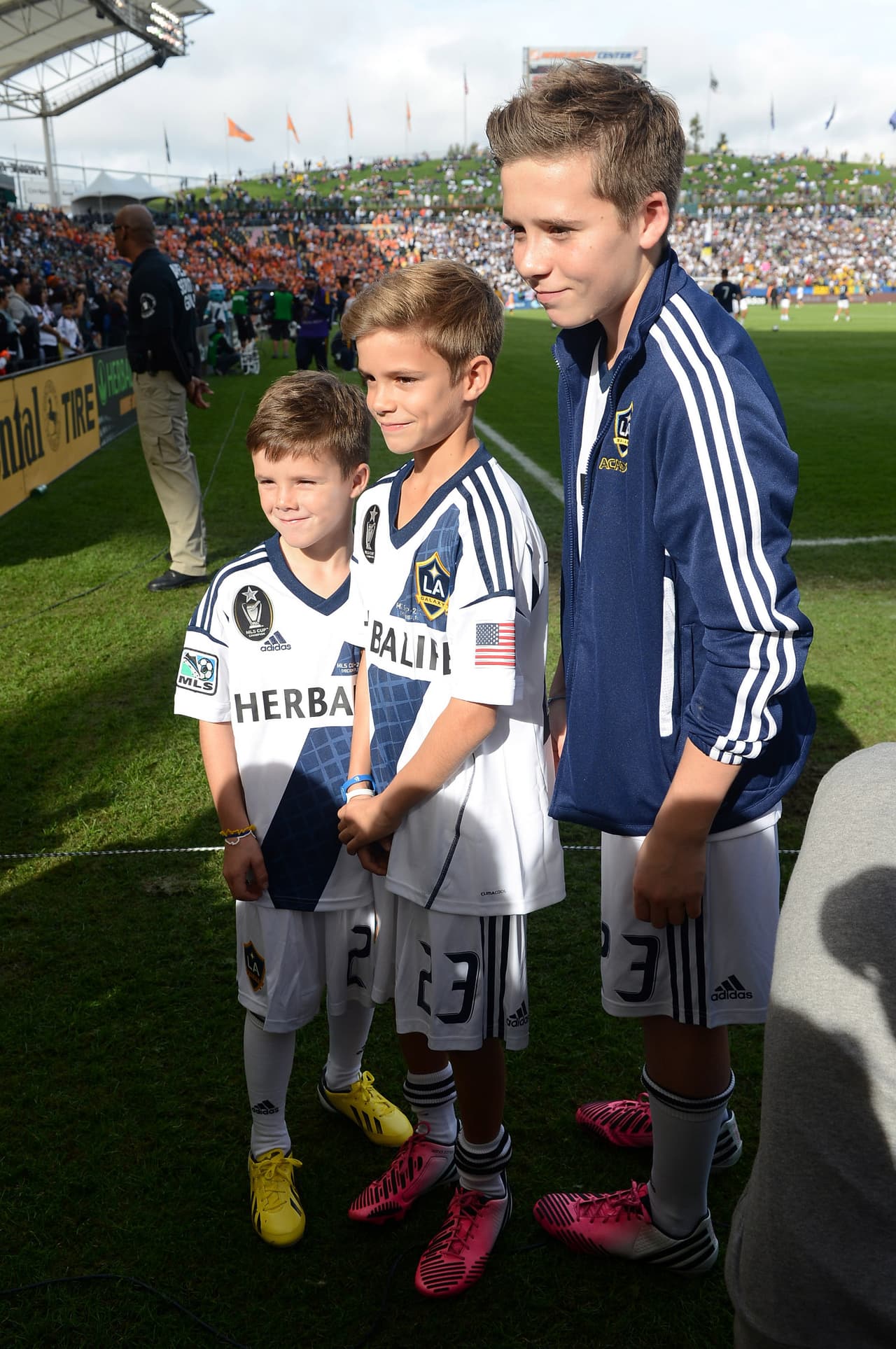 Brooklyn Beckham comienza su carrera como futbolista