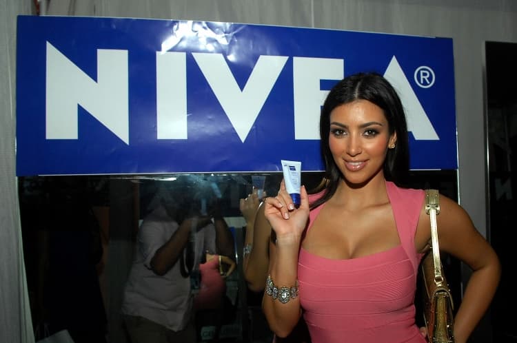 Celebridades con acné