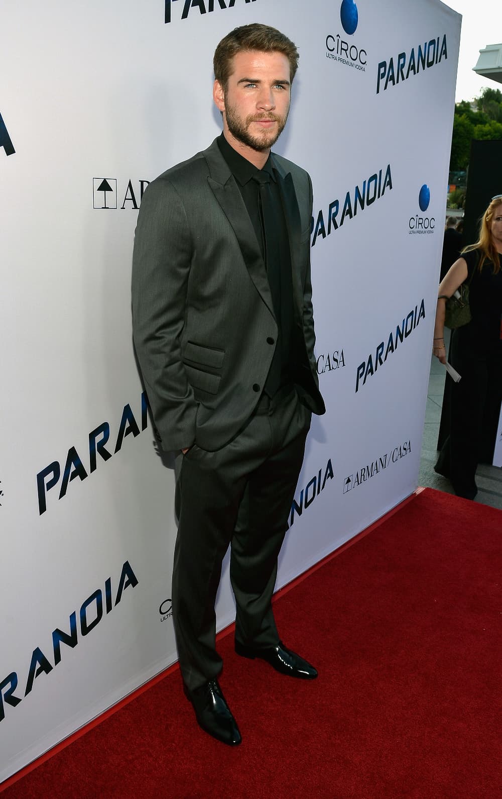 Liam Hemsworth con una rubia en Las Vegas