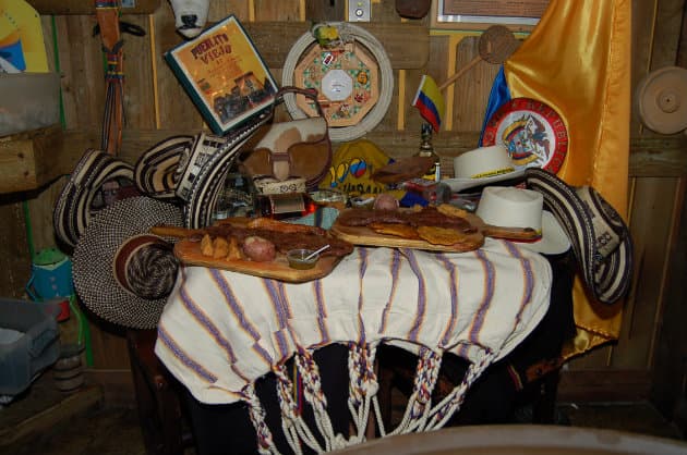 Visita sorpresa de Juanes a restaurant Colombiano en Miami