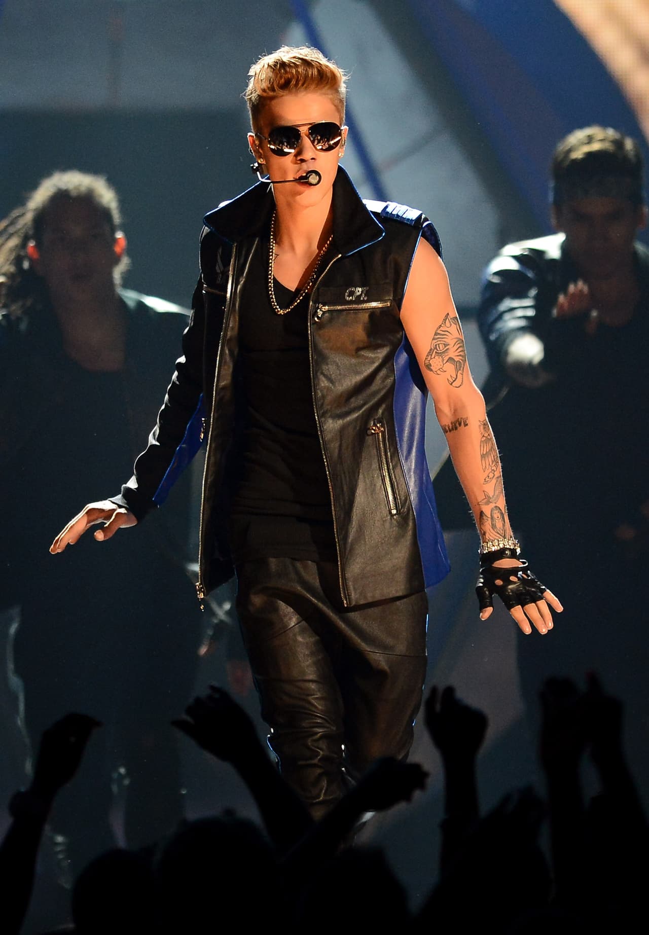 Justin Bieber se corta el cabello 