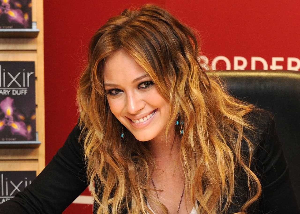 Despiden a Hilary Duff de una película por embarazarse