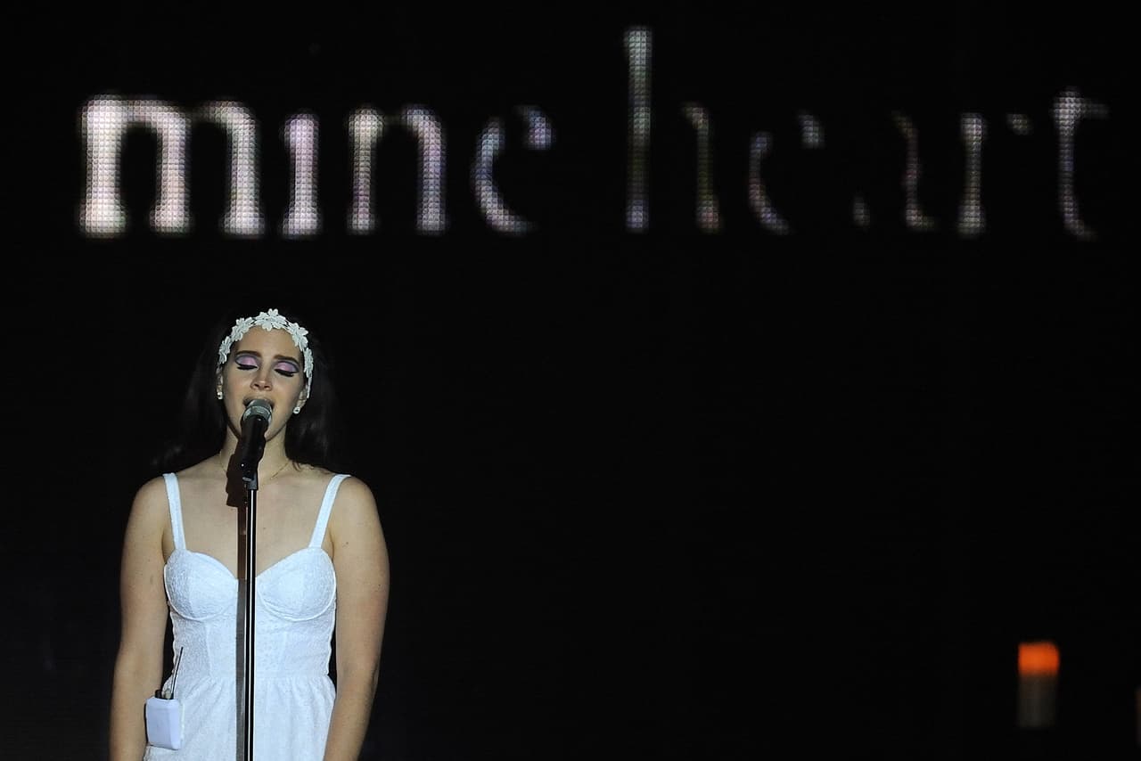 Lana del Rey comprometida con Barrie-James O’Neill