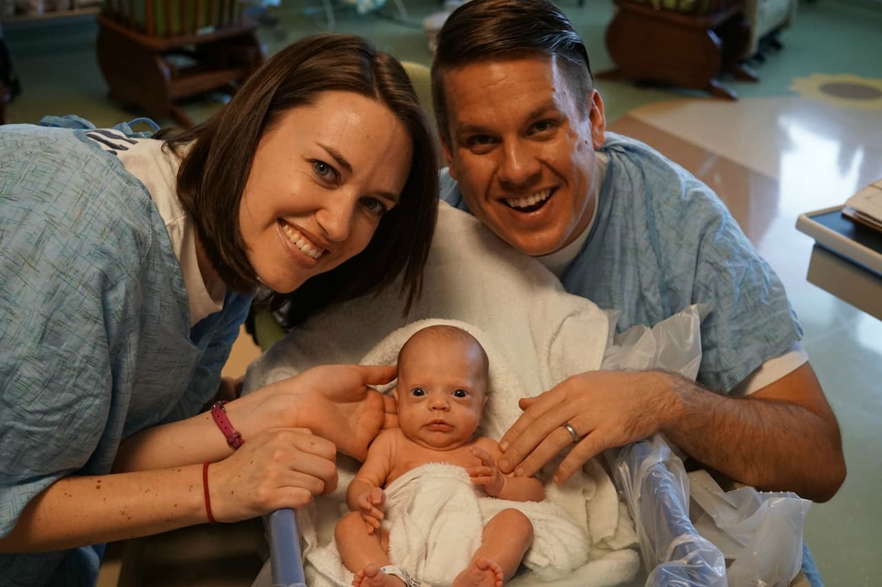 Estas fotos del antes y después de una bebé prematura te llenarán de emoción y esperanza