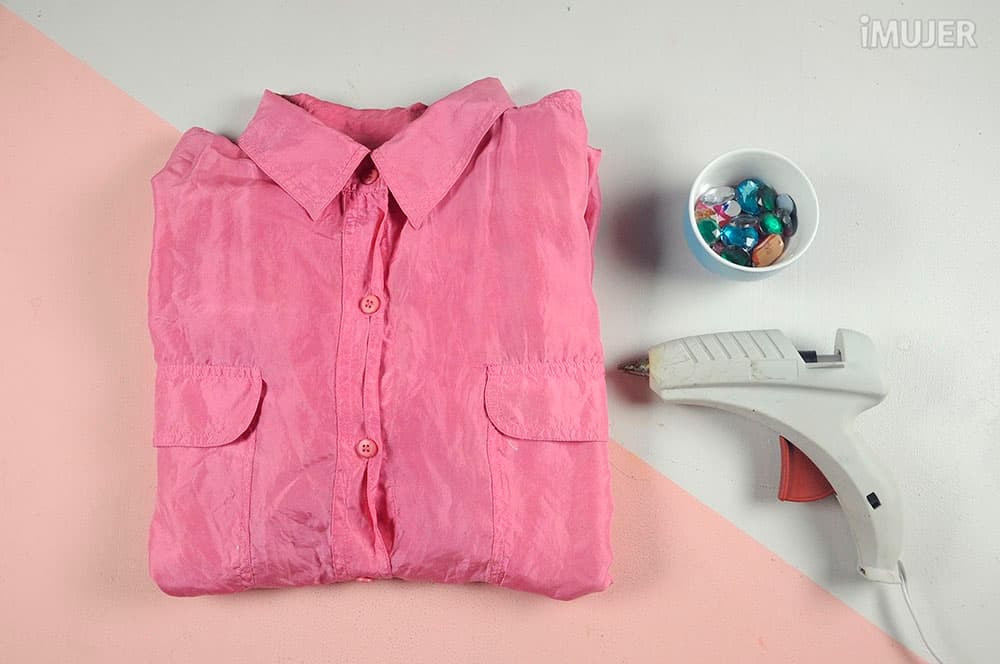 ¡Haz un collar de gemas con tu camisa!