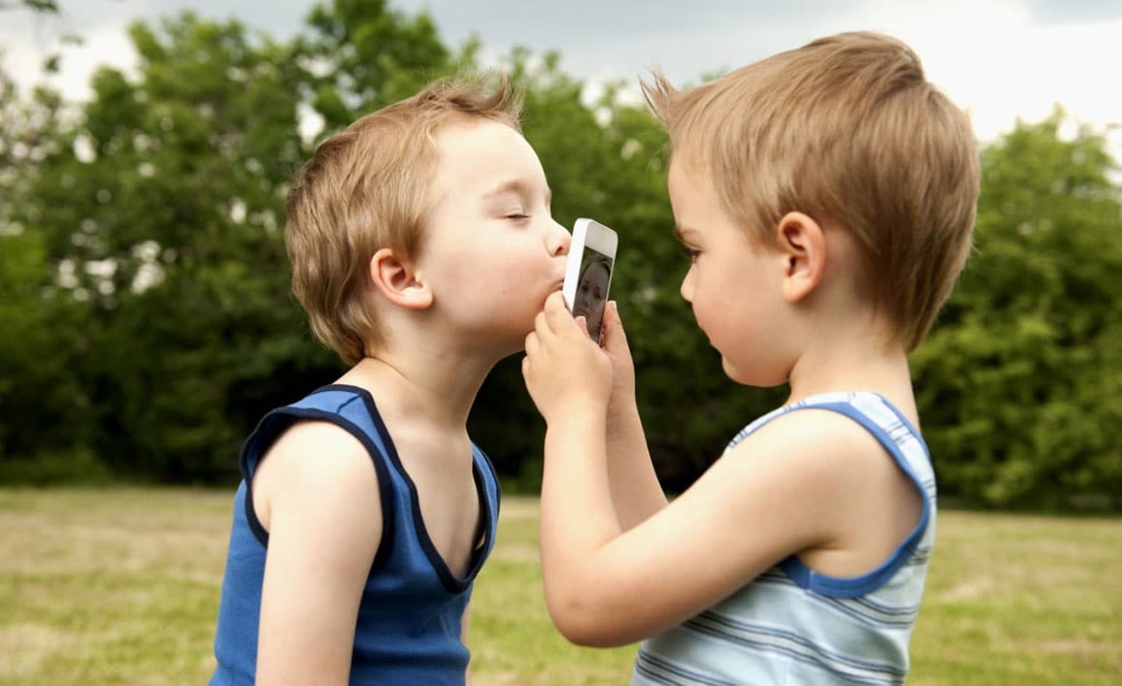 ¿Cómo educar gemelos?