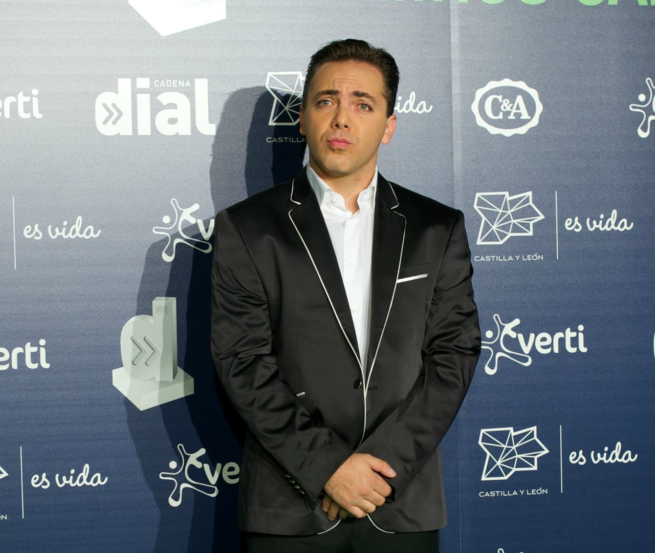 ¡Cristian Castro se viste de mujer!