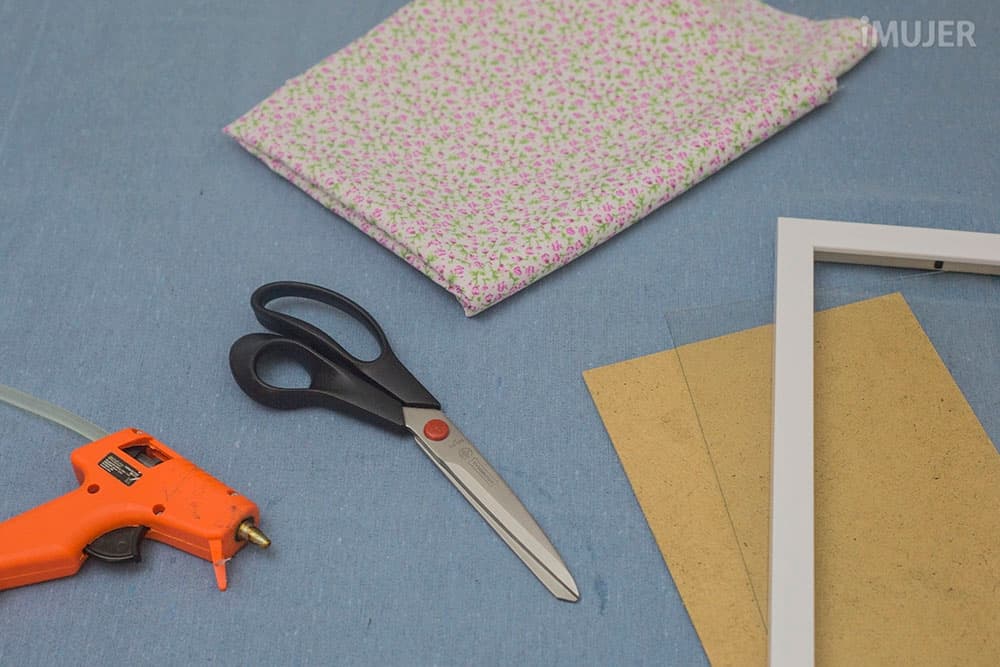 Descubre cómo hacer cuadros con tela para una decoración moderna