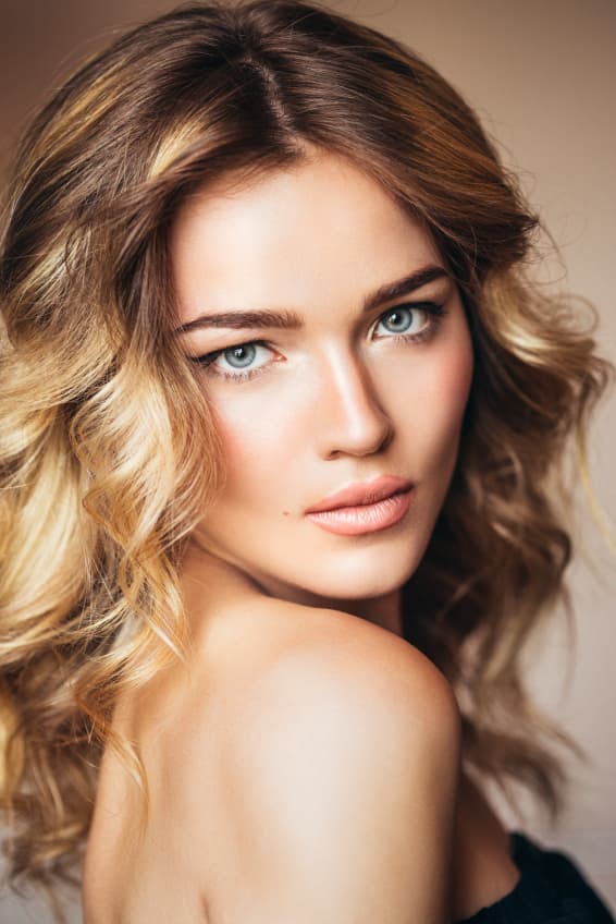 ¿Cuál es el mejor color para tu cabello según tu tono de piel?