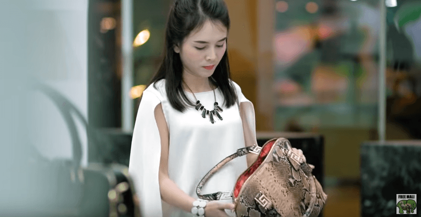 Fueron a comprar accesorios de cuero y se llevaron una gran sorpresa, ¡mira lo que pasó!