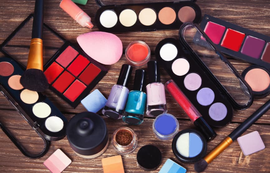 ¿Eres adicta al maquillaje? Presta atención a estas 6 señales
