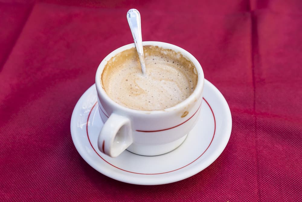 Haz tu propia crema en polvo para el café así de fácil