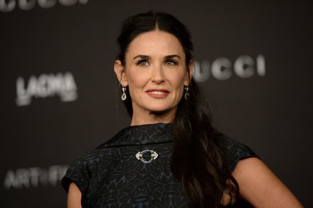 Demi Moore perdió algunos dientes, y se lo quiso mostrar al mundo