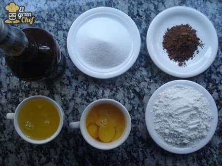 Las delicias de Flor: simple bizcochuelo de cacao