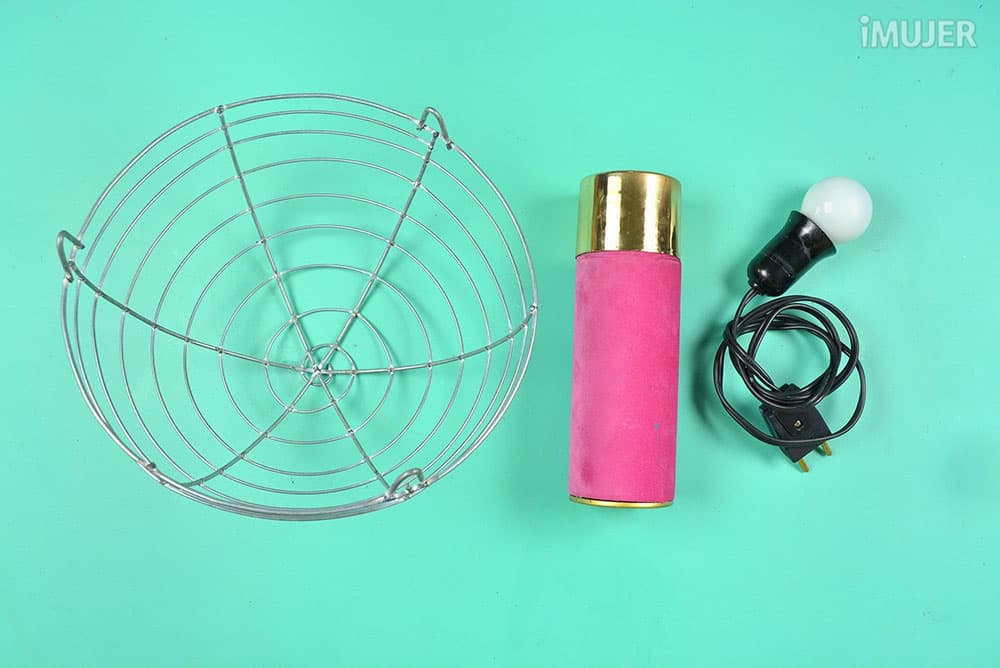 Cómo hacer una lámpara reciclando un portamaceta colgante