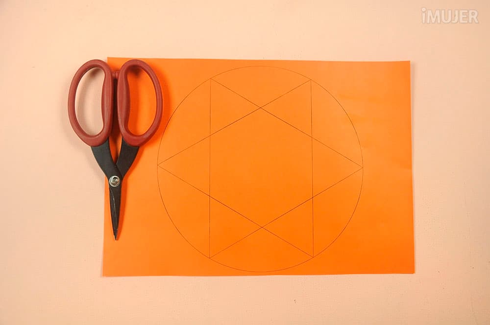 Cómo hacer estrellas decorativas solo con cartulina