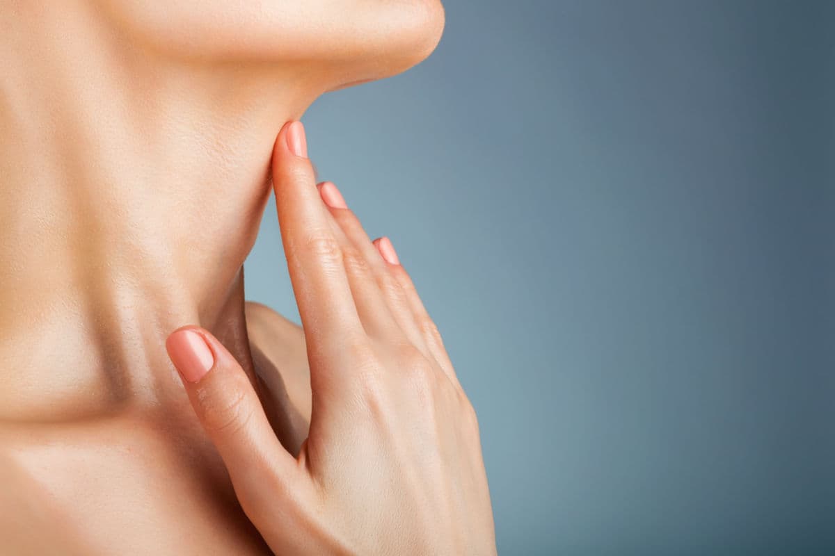 Consigue un cuello como de cisne: 5 ejercicios para eliminar la grasa de esa zona