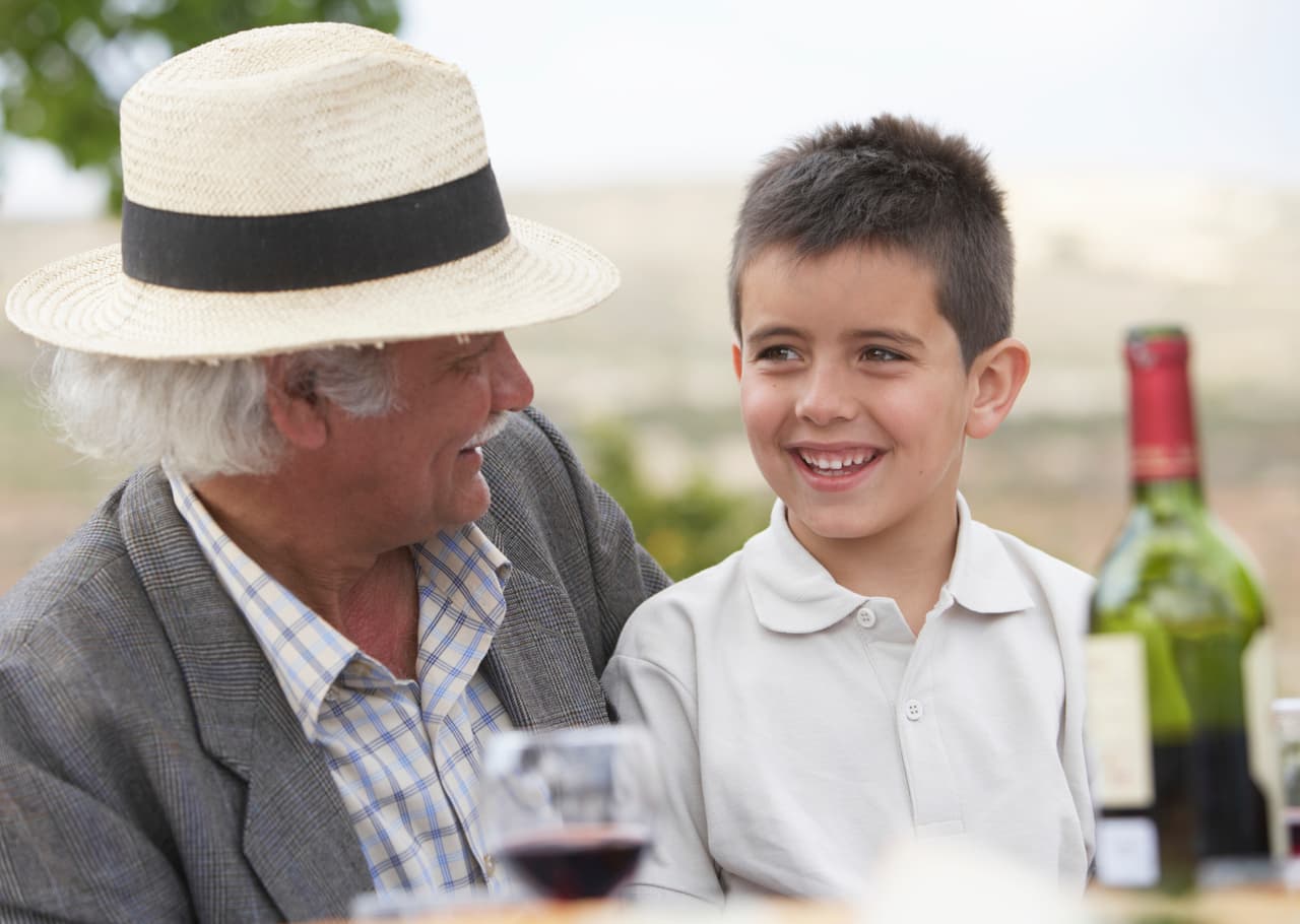 Dejar beber vino a los niños
