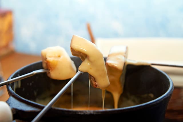 Cómo comer fondue