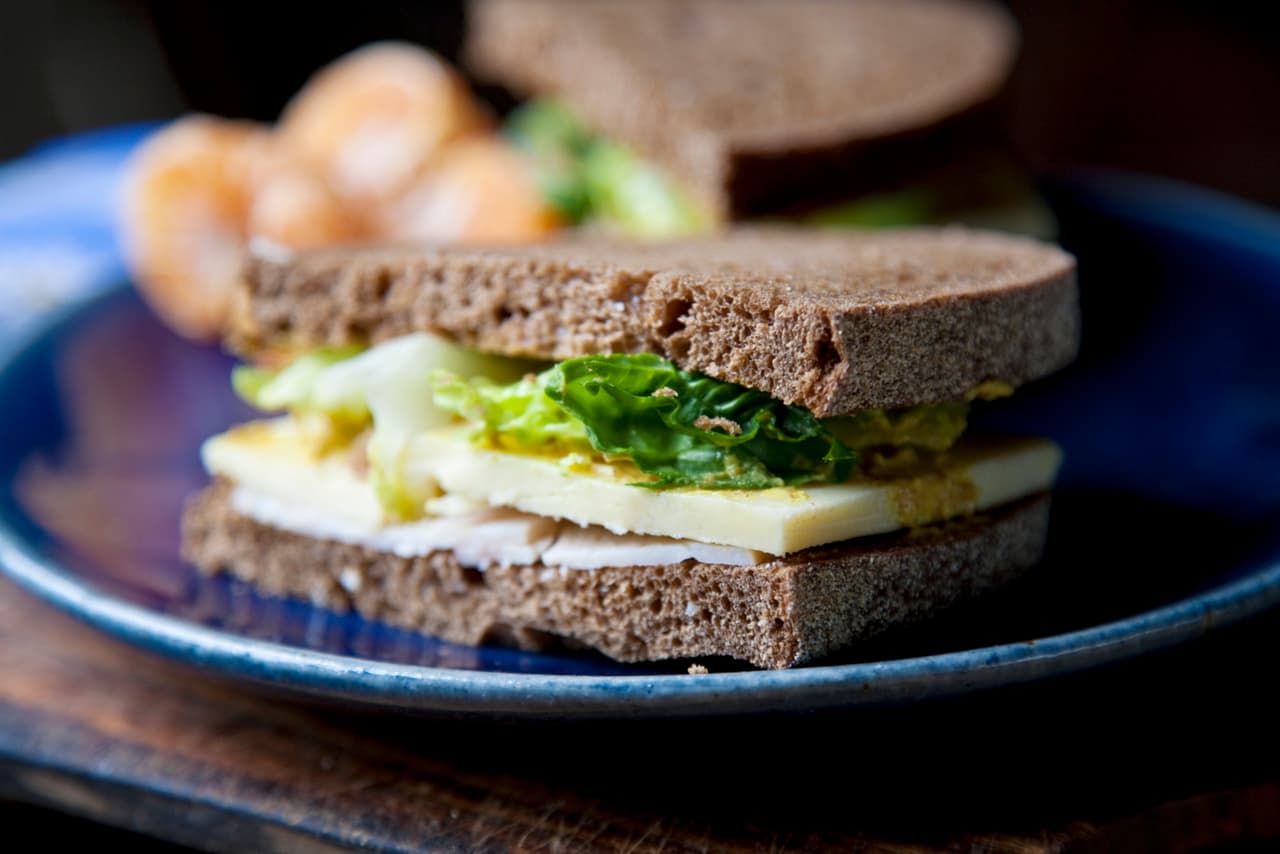 Sándwich de alcachofa con queso a la plancha
