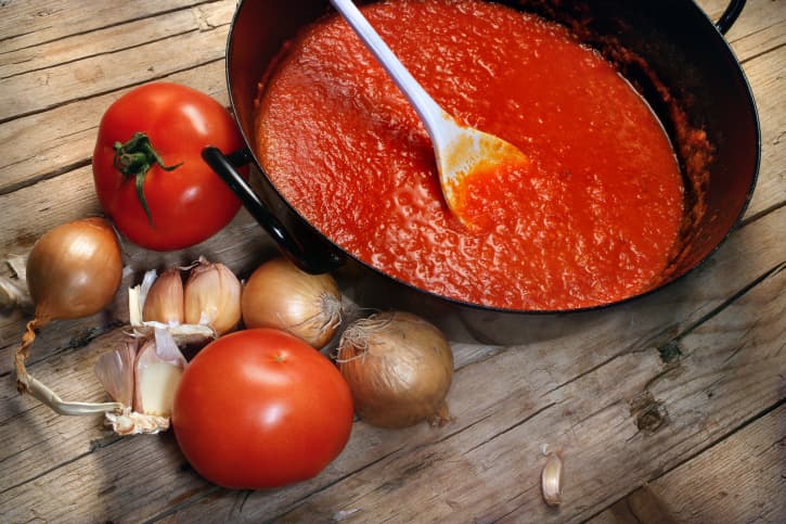 Cómo preparar salsa de tomate para congelar