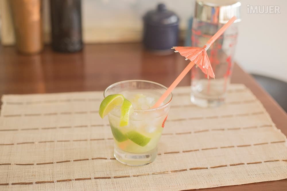 Prepara la caipirinha perfecta con este truco