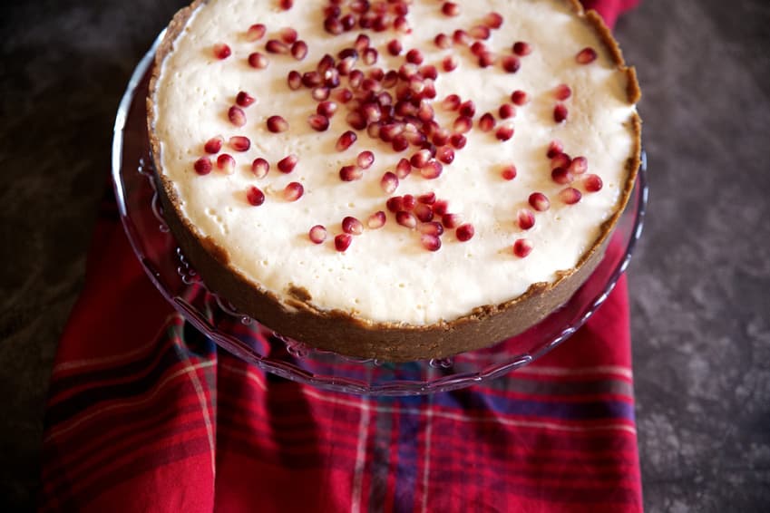 Delicioso cheesecake de granada para el postre