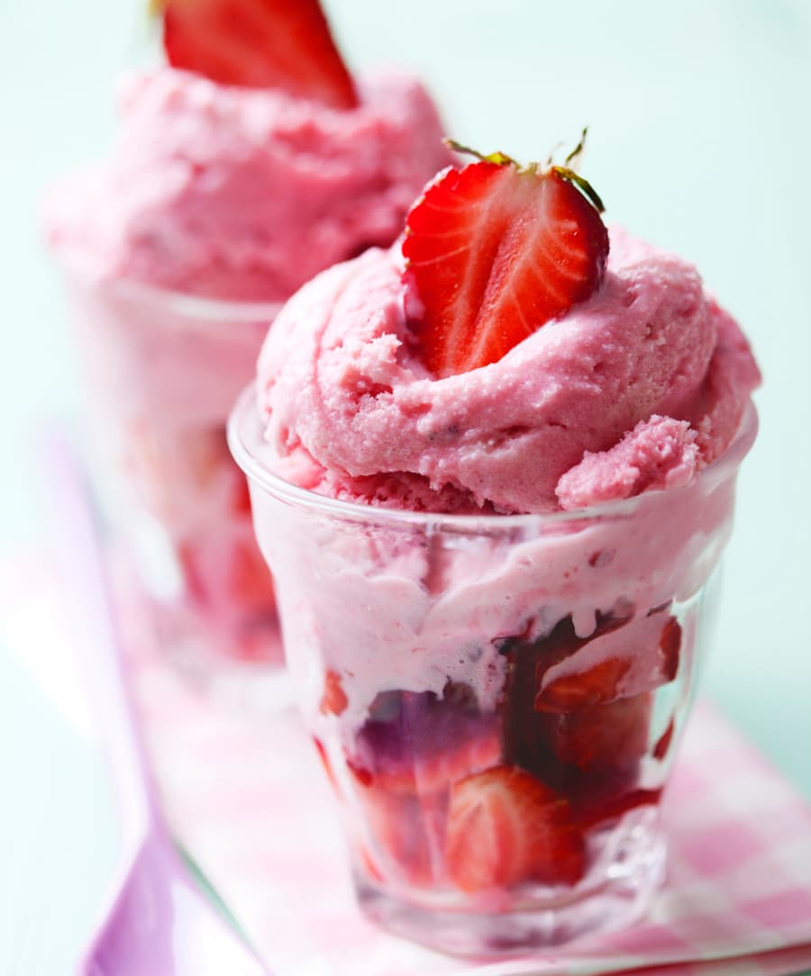 Helado de fresa con tres ingredientes