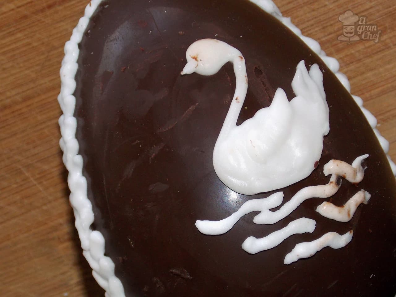 Cómo hacer huevos de chocolate