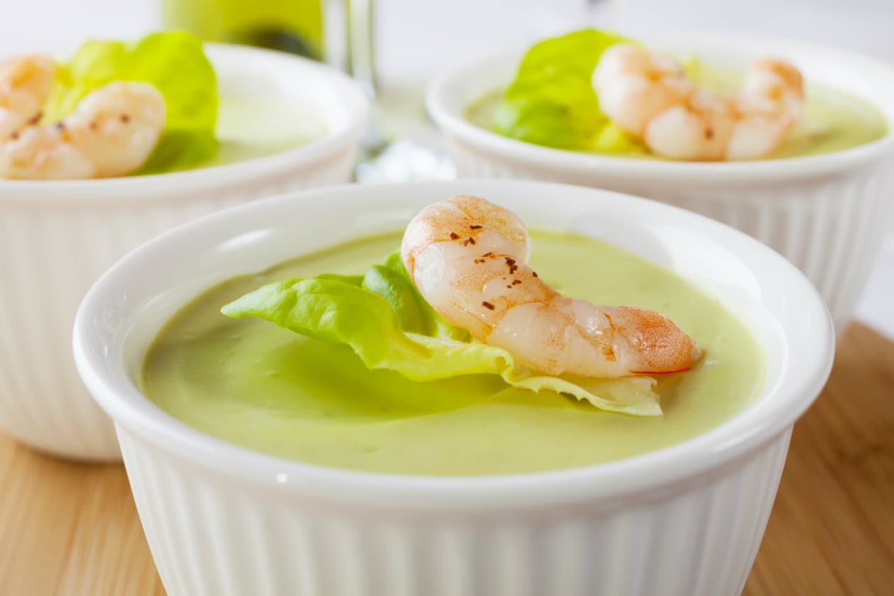Esta sopa de aguacate es todo lo que querrás para la cena de hoy